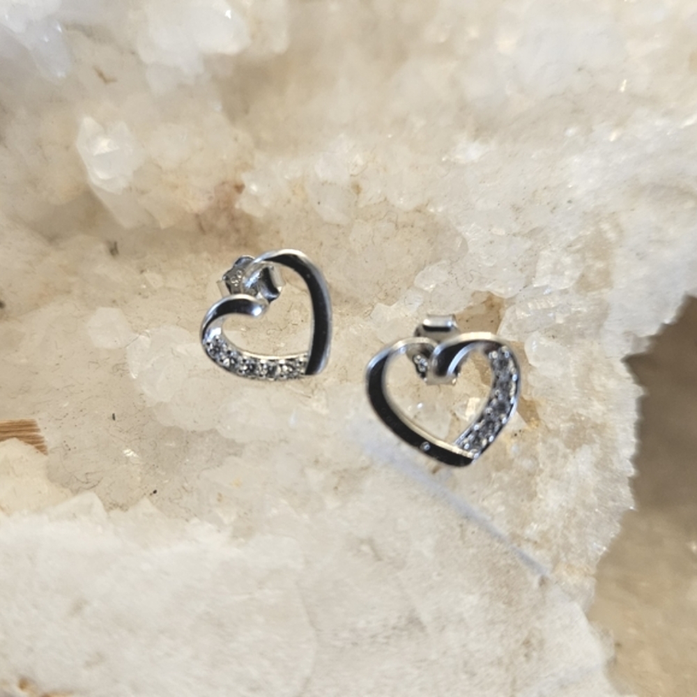 New 925 Sterling silver heart stud earrings cubic zirconia